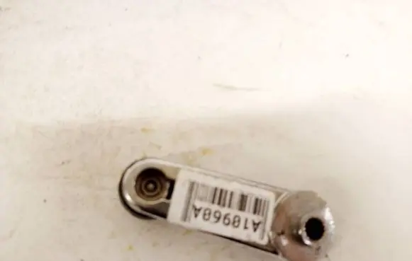 Volkswagen PASSAT B5 Front door window winding handle 443837581d