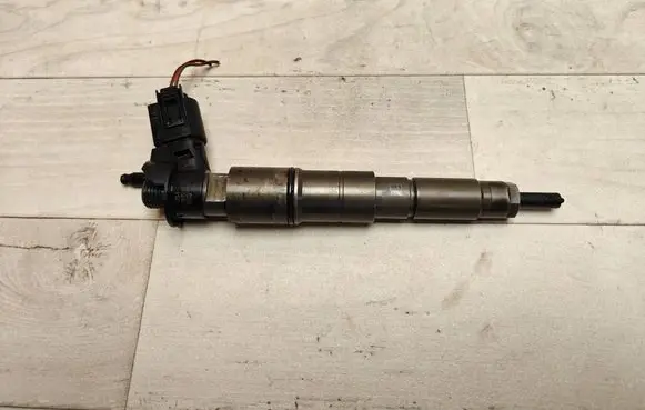 BMW 5 E60 E61 Fuel injector 779272104
