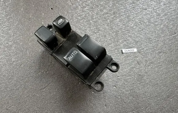 Nissan Patrol Y61 Electric window control switch 25401VC115