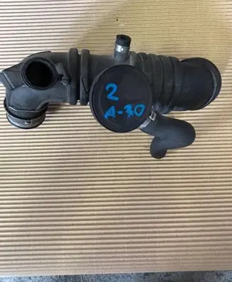 Audi TT Mk1 Air intake hose/pipe 06A133356B 1K04164401