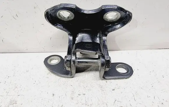 Toyota RAV 4 (XA40) Rear door upper hinge 6875020122