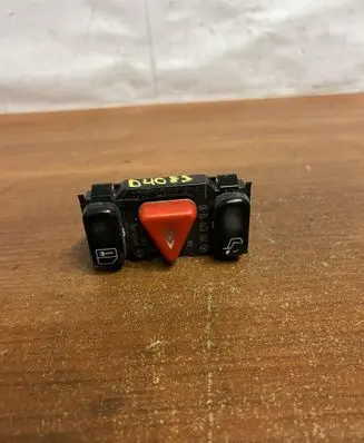 Mercedes-Benz E W210 Hazard light switch 2108201310 D4083