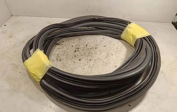 Opel Insignia B Loading door rubber seal (on body) 