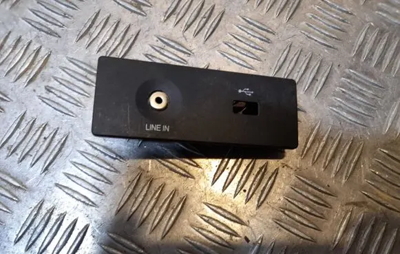 Ford Fusion II AUX in-socket connector CM5T044K62AA