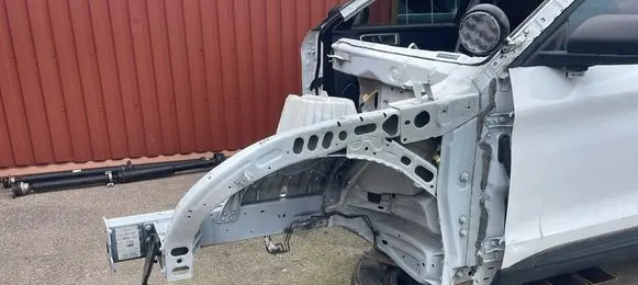 Ford Explorer VI Front quarter panel 