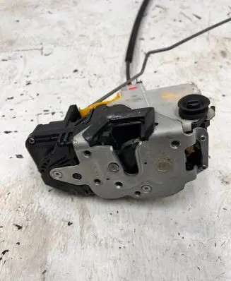 Opel Mokka X Front door lock PBTGF30
