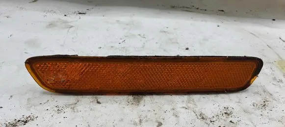 Chrysler Pacifica Front reflector 04857673AA