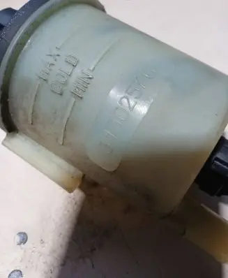 Volvo V60 Power steering fluid tank/reservoir 31302576