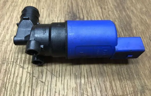 Jaguar F-Pace Windscreen/windshield washer pump AV6113K082AA