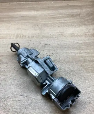 Ford Focus Ignition lock 3M513F880AC
