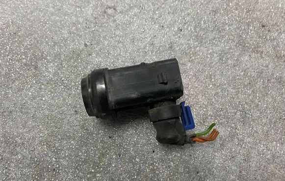 Mercedes-Benz E W211 Front parking sensor holder (PDC) 0015427418
