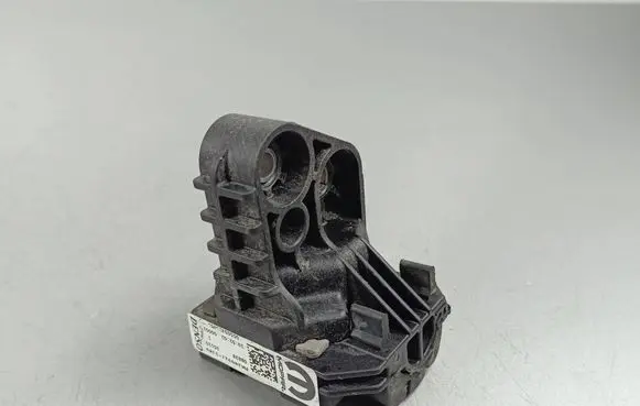 Radiator mount bracket