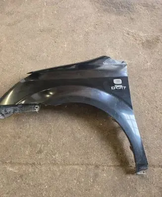 Toyota Corolla Verso AR10 Fender