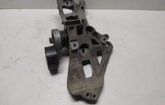 Renault Clio IV Generator/alternator bracket 688308001R