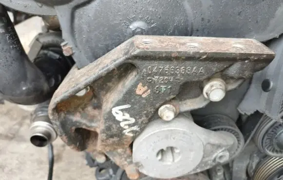 Chrysler Sebring (JS) Engine mounting bracket 04766388aa