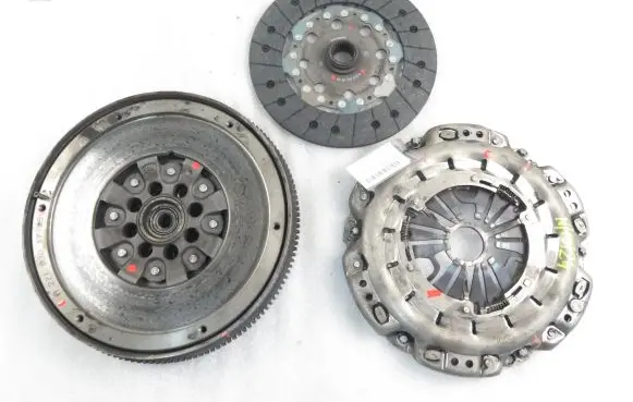 Mercedes-Benz C AMG W204 Dual mass flywheel A0002529605 A0212508301 A27103017050