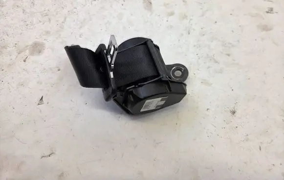 Jaguar XE Middle seatbelt (rear) 