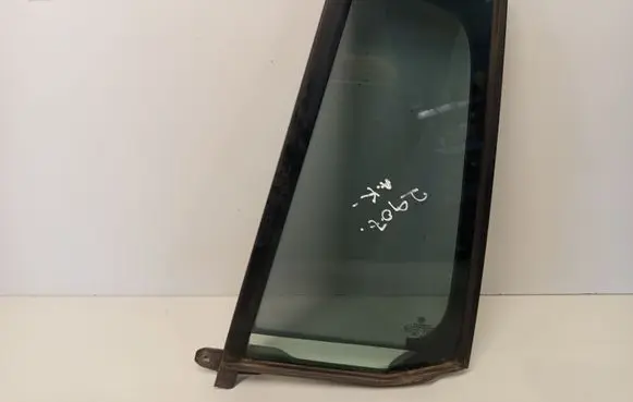 Volkswagen Golf VII Rear vent window glass 43R001583