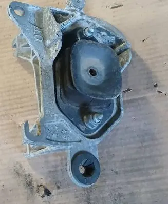 Renault Megane IV Gearbox mounting bracket 112221641R