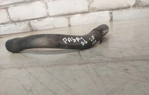 Volkswagen PASSAT B6 Engine coolant pipe/hose