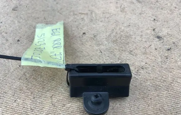 BMW 5 E60 E61 Engine bonnet/hood lock/latch loop/hook 7002012 51237002012 51230301250