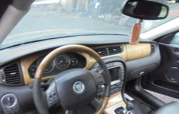 Jaguar X-Type Dashboard 