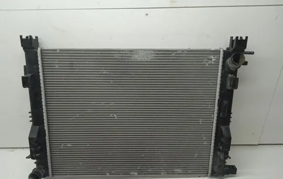 Renault Sandero II Coolant radiator 214104684R