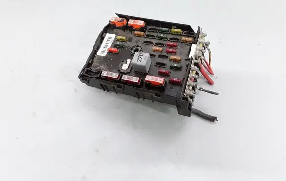 Volkswagen PASSAT B7 Fuse module 3C0937125 63592777 41507801