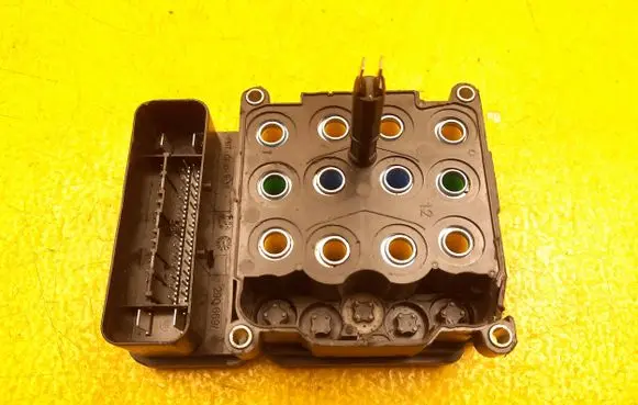 Mercedes-Benz C AMG W204 ABS Pump A2045454132