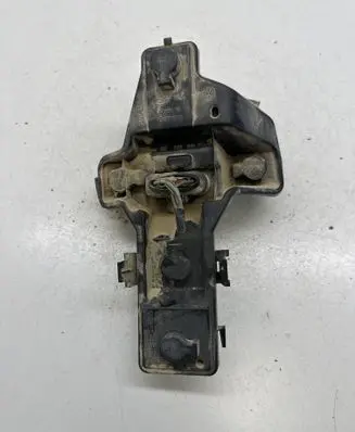 Volkswagen Touran I Tail light bulb cover holder 1T0945258D