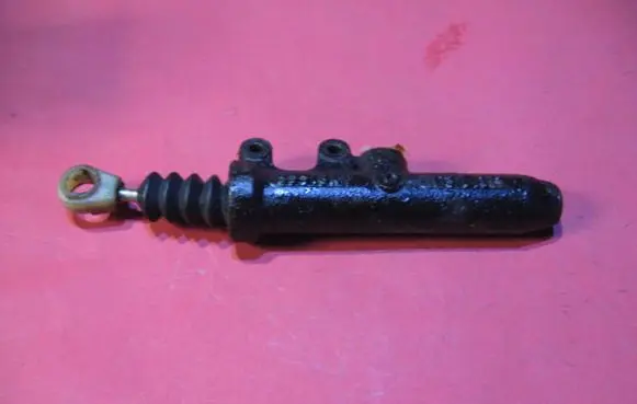 Mercedes-Benz 190 W201 Clutch master cylinder 0012956806 2022900112