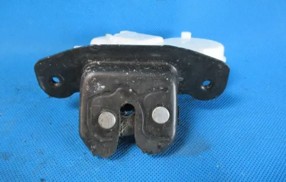 Toyota Yaris Tailgate lock latch 