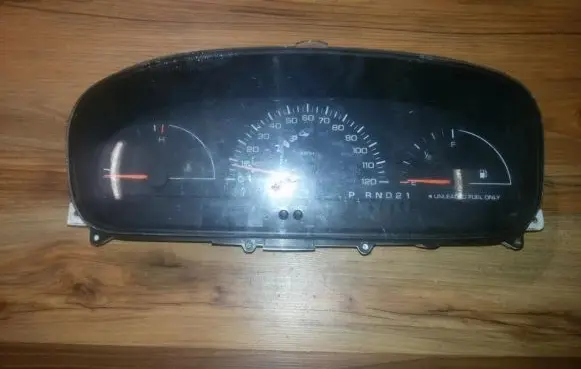 Dodge Caravan Speedometer (instrument cluster) 70113r tn2574102210