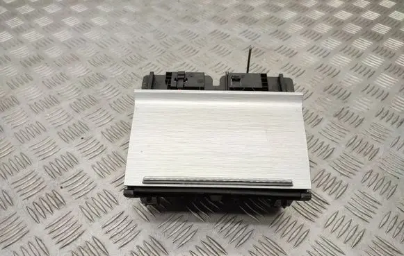 Skoda Octavia Mk3 (5E) Wireless charging module 3V0035502 5E1863071S