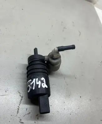 Volkswagen Golf VII Windscreen/windshield washer pump 1K6955651 3122789