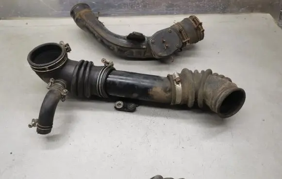 Nissan Vanette Air intake hose/pipe