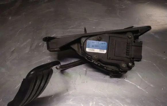 Renault Espace - Grand espace IV Accelerator throttle pedal 8200007513