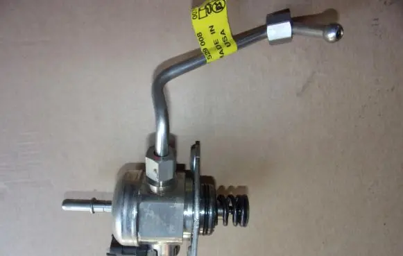 Alfa Romeo Stelvio Fuel injection high pressure pump 0261520413