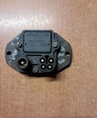 Mercedes-Benz 190 W201 Ignition amplifier control unit 0025451832