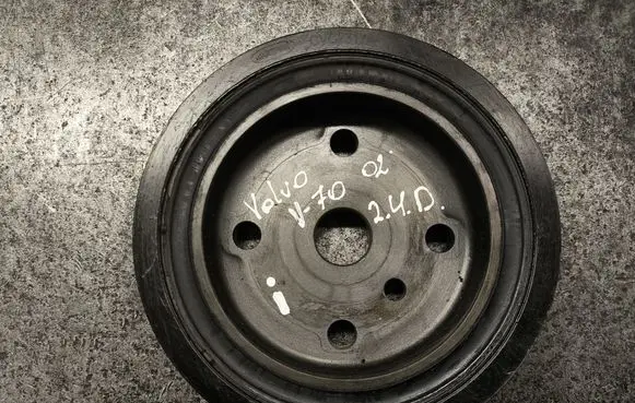 Volvo V70 Crankshaft pulley 30637335 CVC2317A