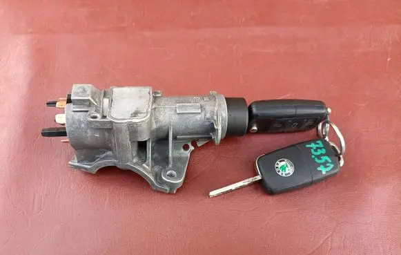 Skoda Fabia Mk2 (5J) Ignition lock 4B0905851C