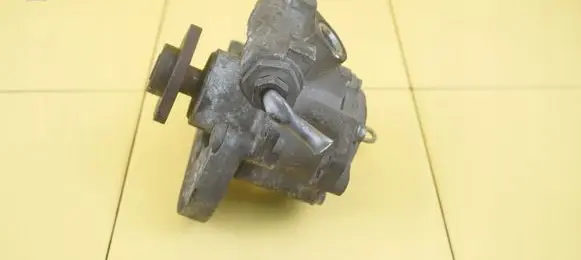 BMW 3 E90 E91 Power steering pump 6788838 25SP29