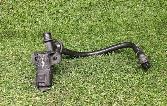 Volkswagen Jetta VI Air pressure sensor 036906051G 0261230081