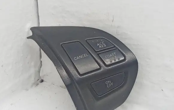 Steering wheel buttons/switches