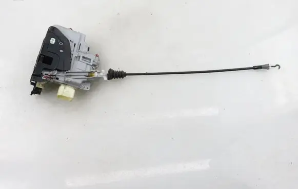 Volkswagen Tiguan Front door lock 3C1837015A