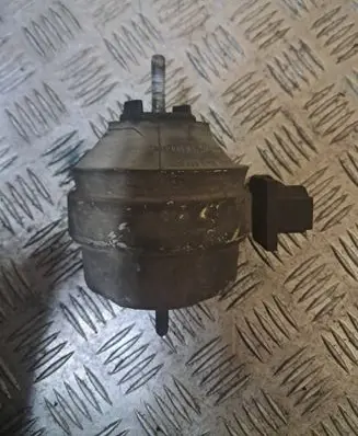Engine mount bracket