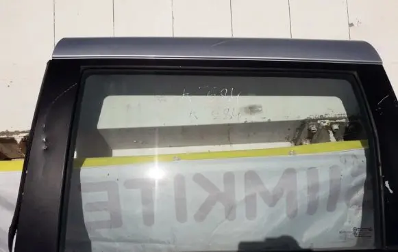 KIA Carnival Rear door window glass