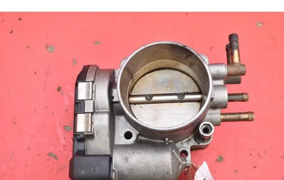 Audi A6 Allroad C5 Throttle body valve 078133062B