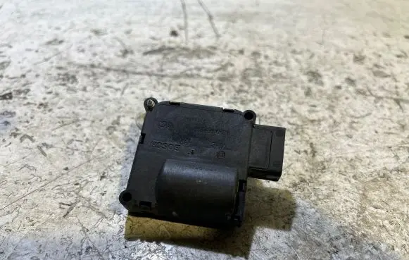 Audi A8 S8 D3 4E Air flap motor/actuator 0132801323 168002241