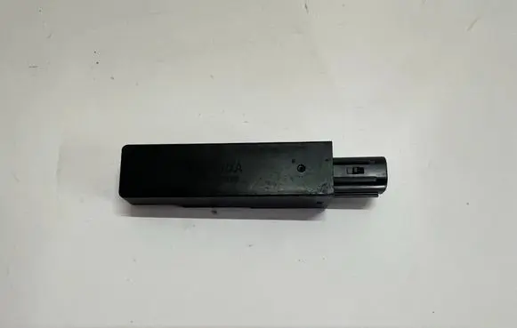 Mazda 3 III Antenna control unit KD45676NXA